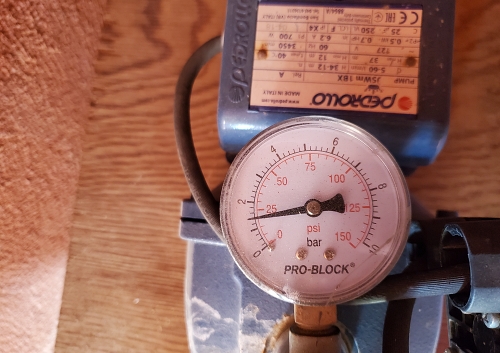 water pump pressure meter