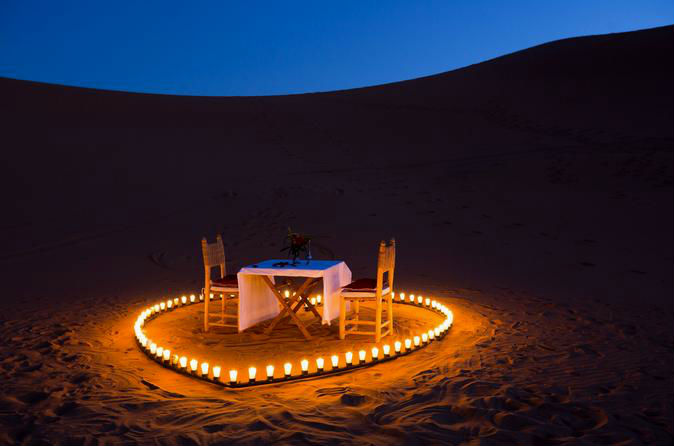 Cena romántica en el desierto San Felipe