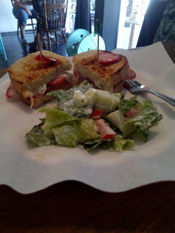 Sandwich with salad cg cava boutique san felipe restaurant