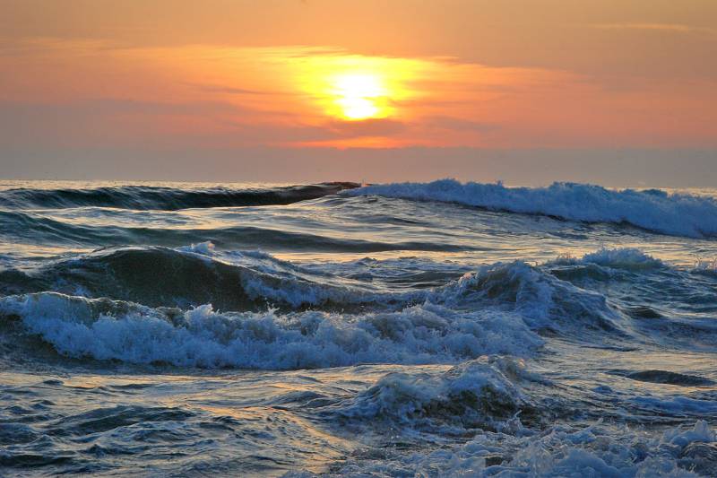 pacific ocean waves