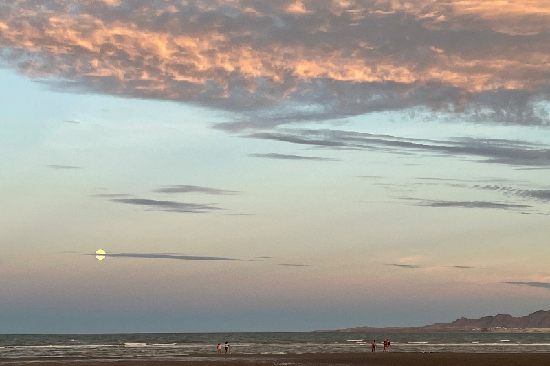 cloudy-sunset-moon-beach-san-felipe-vacation-baja-california